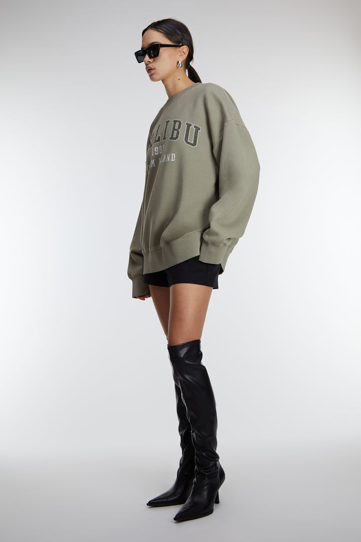 FLEECE STUDIO GRAPHIC SWEATSHIRT